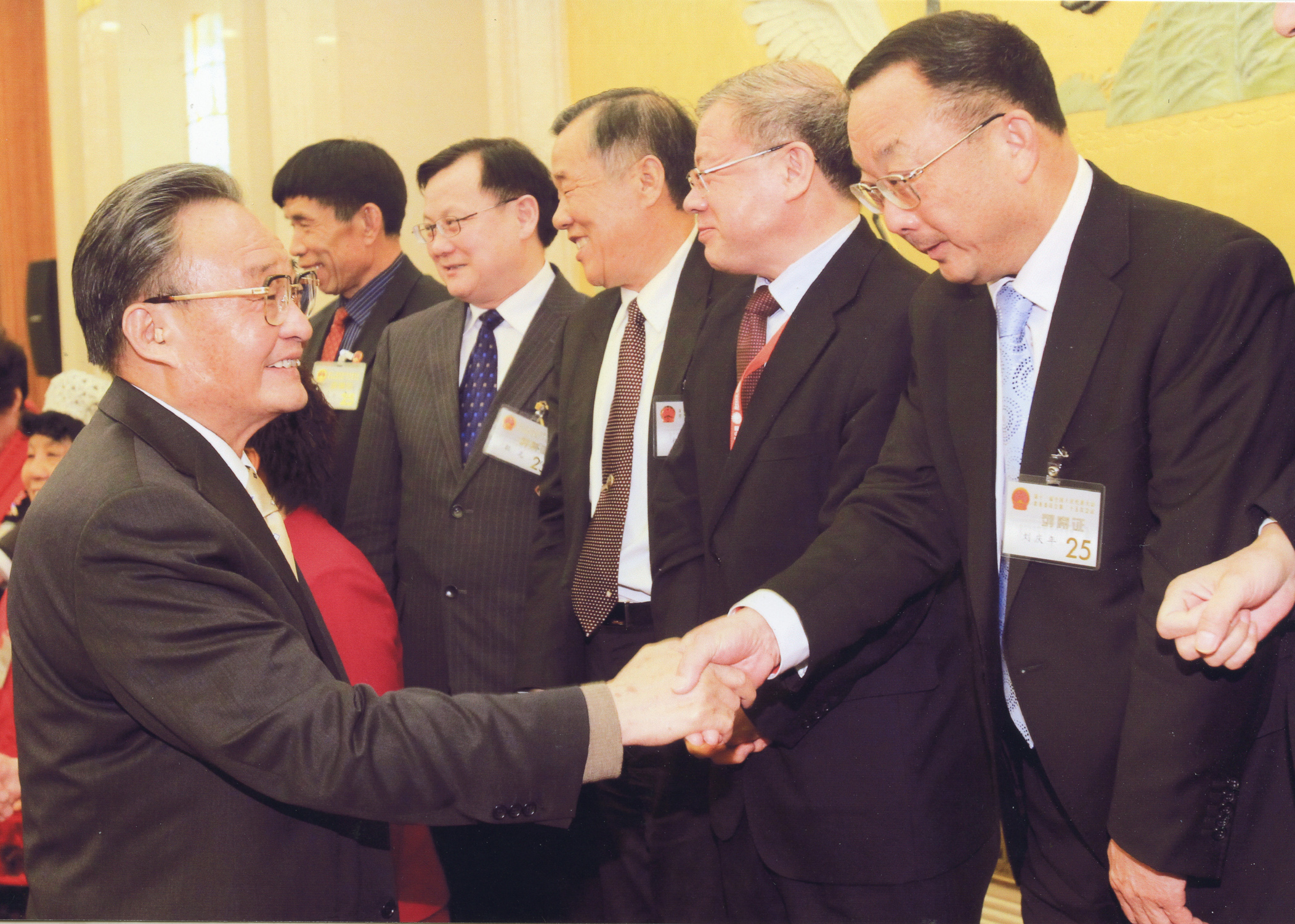 在十一屆全國人大常委會25次會議上，時任吳邦國委員長親切接見集團創始人劉慶年